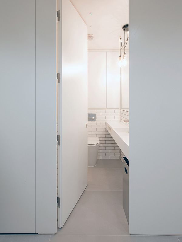 Shadbolt_white_laminated_washroom_cubicles_at_8_Cavendish_Square