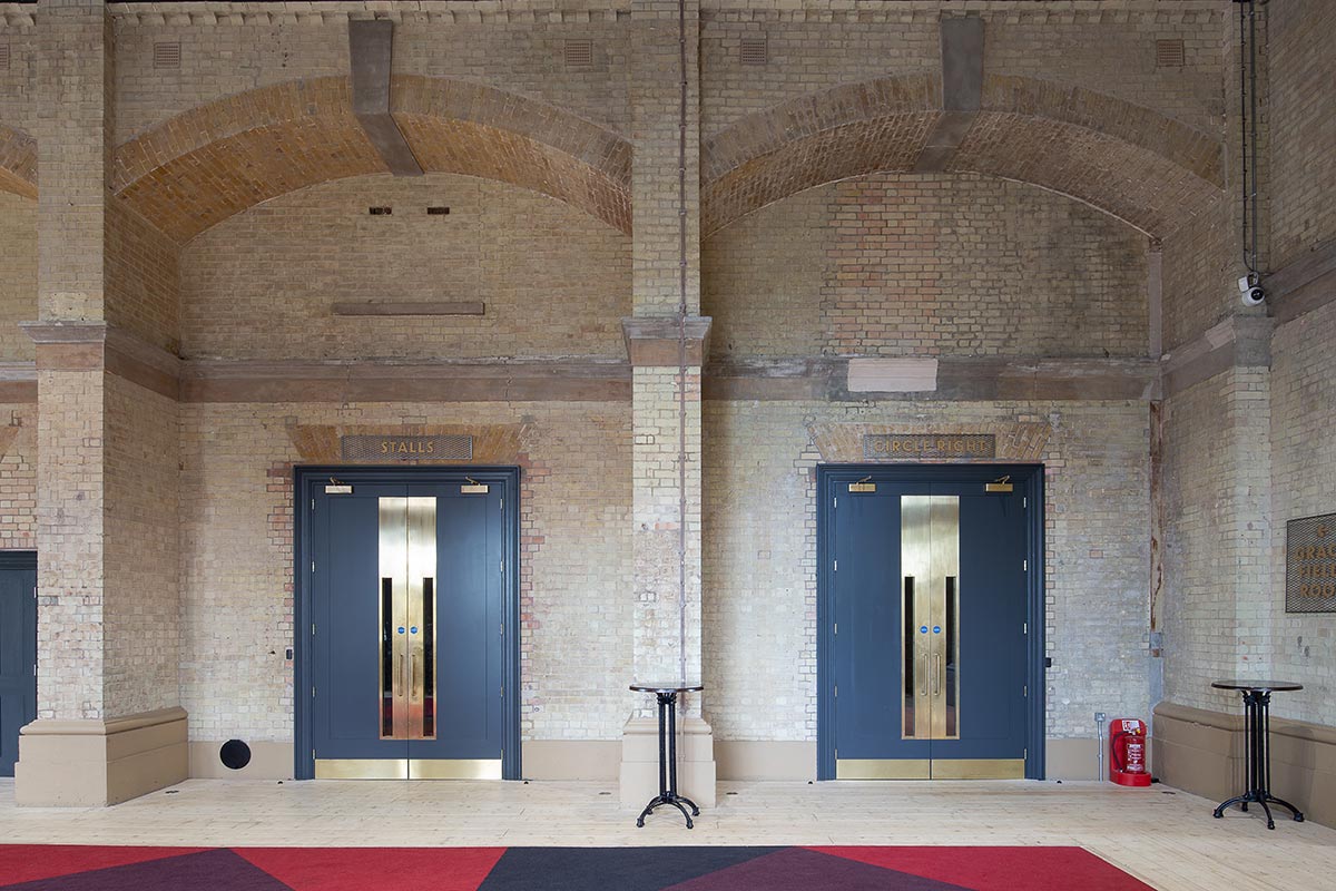 Shadbolt_Alexandra_Palace_Theatre_interior-7